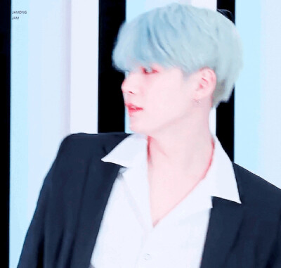 BTS SUGA
＃裕黍 自截 修