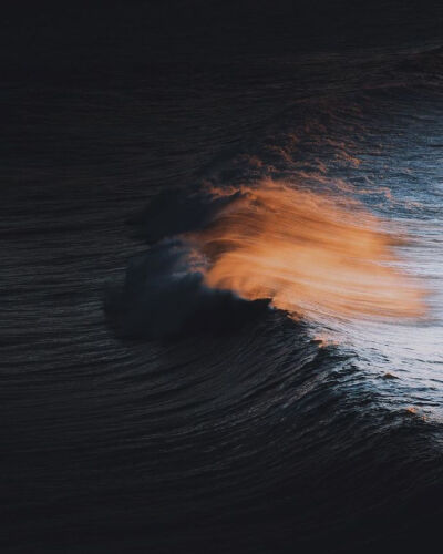 比起日出，我更喜欢日落，我的意思是比起遇见你我更喜欢终老