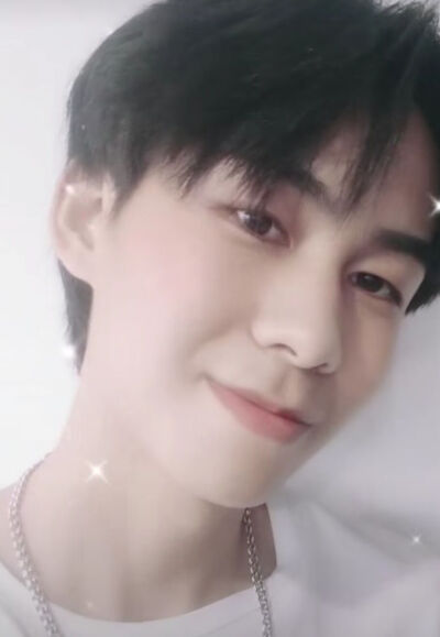 谁要帅气的小哥哥啊，私聊我，给QQ