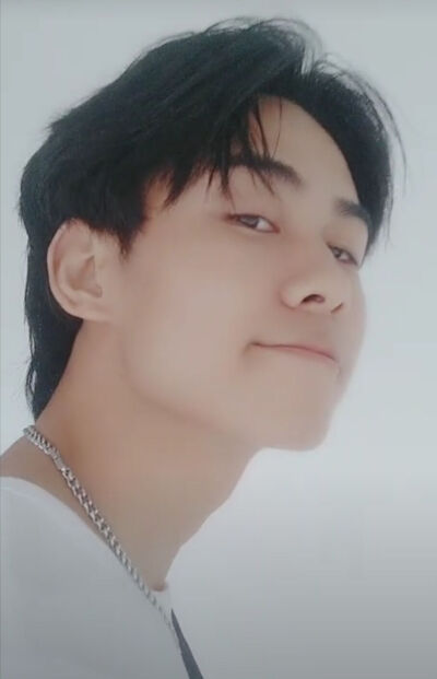 谁要帅气的小哥哥啊，私聊我，给QQ