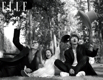 #ELLE10月刊# 从十几年前开始，@彭坦CX 和@春晓 的名字便成为了音乐圈的“神仙爱情”。在女儿Mia出生之后，一家人之间又多了更多默契。他们在一起12年了，谈起家庭生活，春晓觉得他们的特别在于“没有俗套，一直是做…