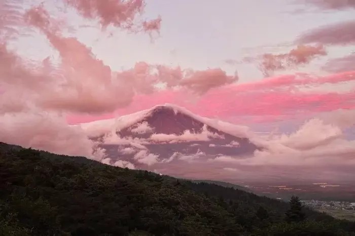 2020.9.8
夜空 云层 背景 富士山 壁纸 杂图