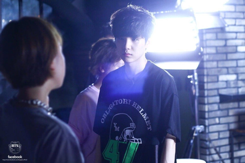 闵玧其
SUGA OF BTS.