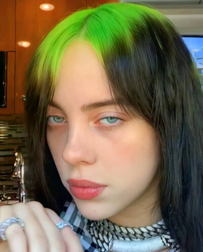 Billie Eilish 碧梨
来源 ig:b.eillishpics