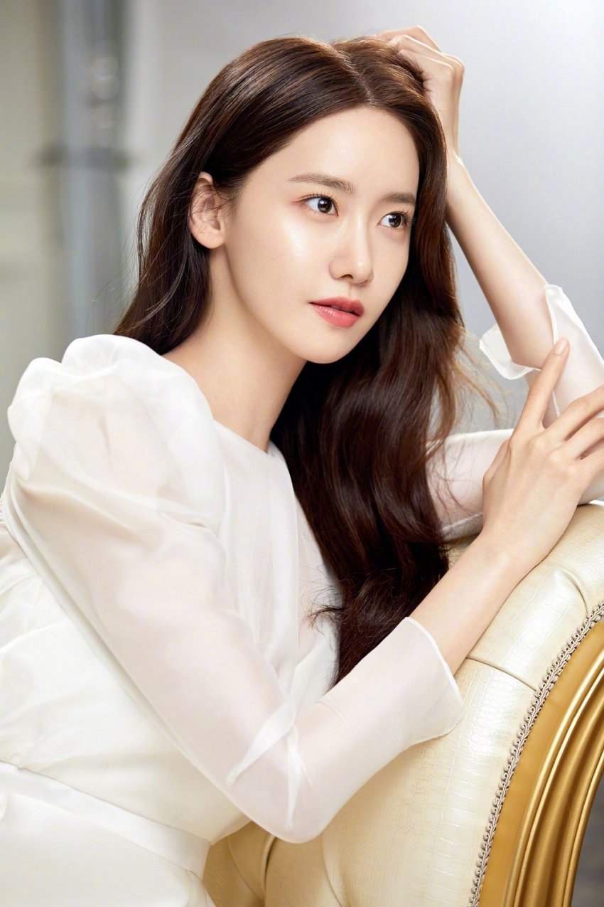 林允儿，YOONA。雅诗兰黛宣传画报