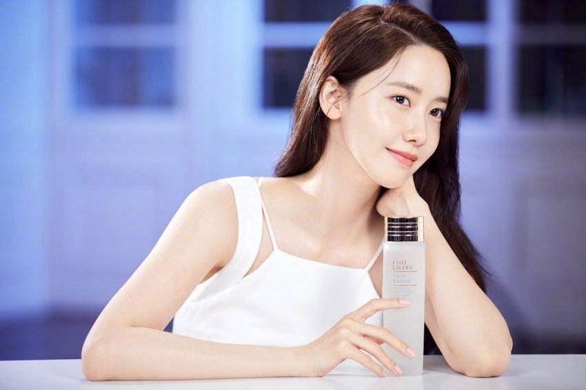 林允儿，YOONA。雅诗兰黛宣传画报