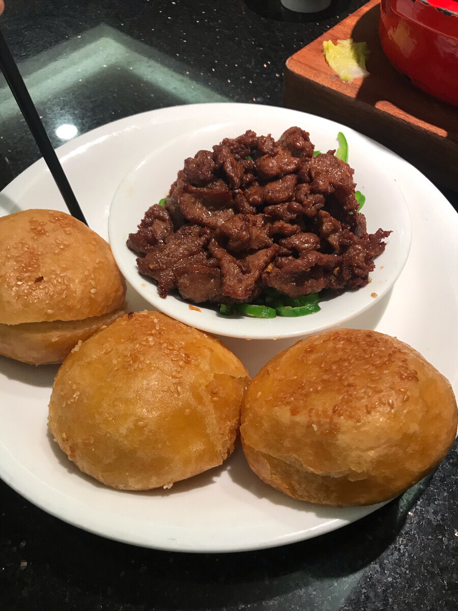 广式肉夹馍：北国饭店
味道真的很美味，完全不输西安的肉夹馍哦