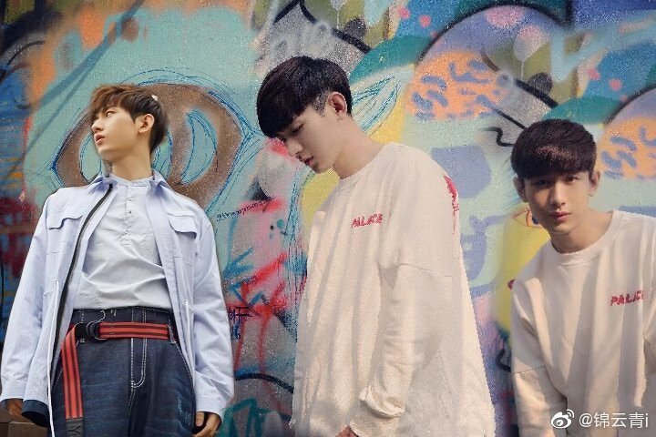 成毅
cr.锦云青i