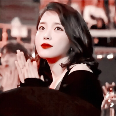 IU.
原截陈瑜.