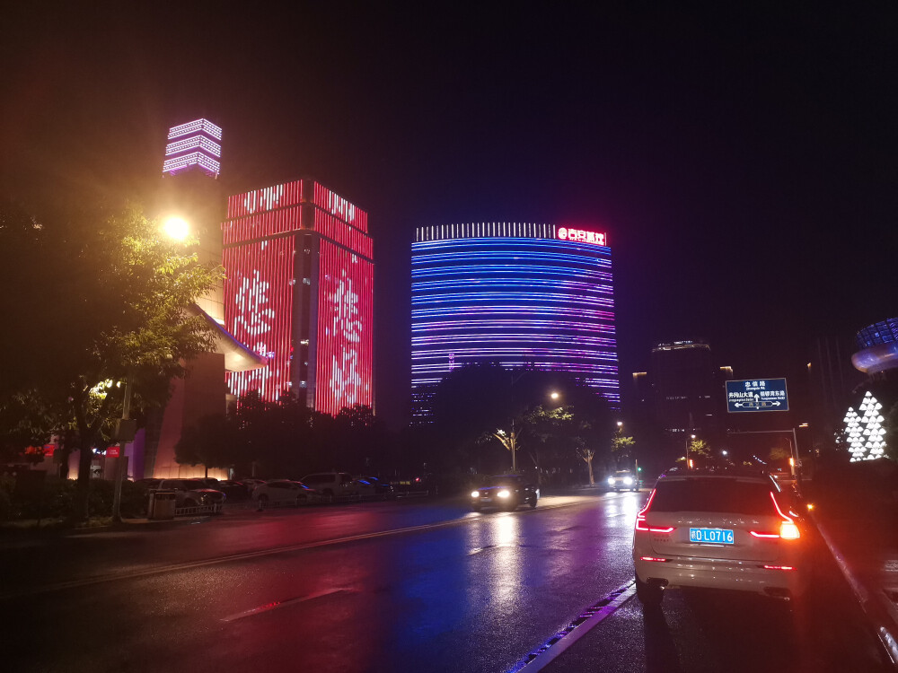 9月10日，是教师节，当天晚上，吉安城区各主要建筑齐亮灯，向老师们致以节日的祝福和问候。