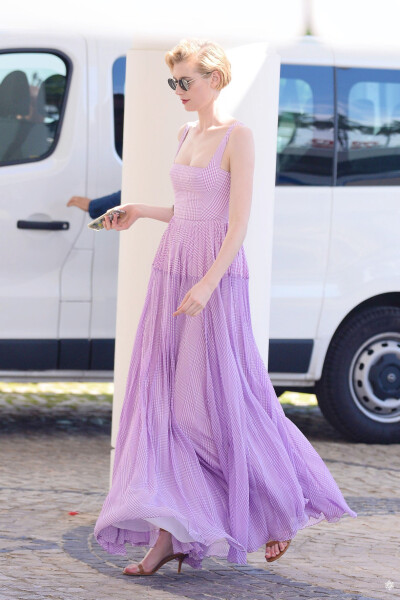 Elizabeth Debicki 伊丽莎白·德比齐
2018.05.15 / Cannes 戛纳街拍
[weibo@雪霏Sophia]