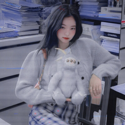 -孩子把玩具当朋友，成人把朋友当玩具
