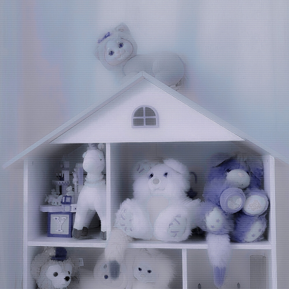 -孩子把玩具当朋友，成人把朋友当玩具
