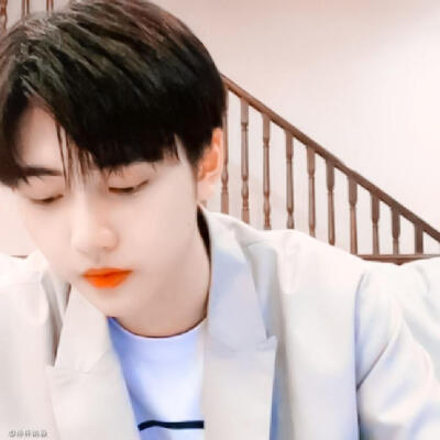 “壶新晋炸厨房选手——焉栩嘉！！”
R1SE焉栩嘉头像|顾雨曦