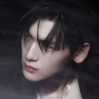 翟潇闻/苏拾殷。
原截顾雨曦。
“我的耐心是有限的。”