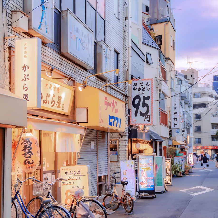 
夕阳下の街道
