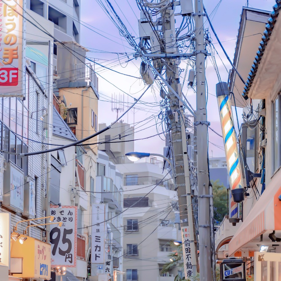 
夕阳下の街道
