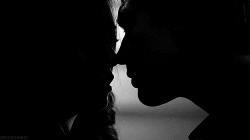 
上尉到底在意过阁楼间的那只不听话的猫咪吗
回应她之后 再让她看着他的背影离去