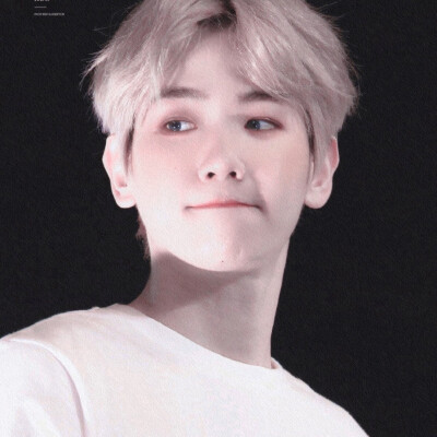 给姐姐一个wink。
cr.BAEKHUG