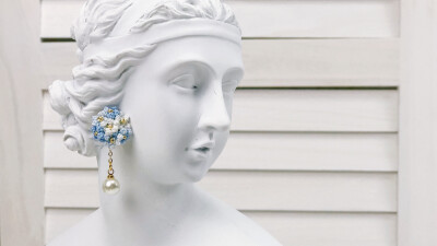 ¨̮ ᴴᴬᵛᴱ ᴬ ᴳᴼᴼᴰ ᵀᴵᴹᴱ
一团蕾丝线，
一支钩针，
开启编织诗与远方。
猫猫牌纯手工微钩首饰，
一针一线，
传递一份温暖的心意；
一颦一笑，
展露一丝浪漫的优雅。