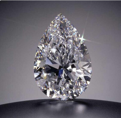 The Star of the Season 钻石
拍场：Sotheby’s 日内瓦，1995年
成交价：1640万美元
重100.10ct，采用水滴形切割，达到 D 色，IF 净度。