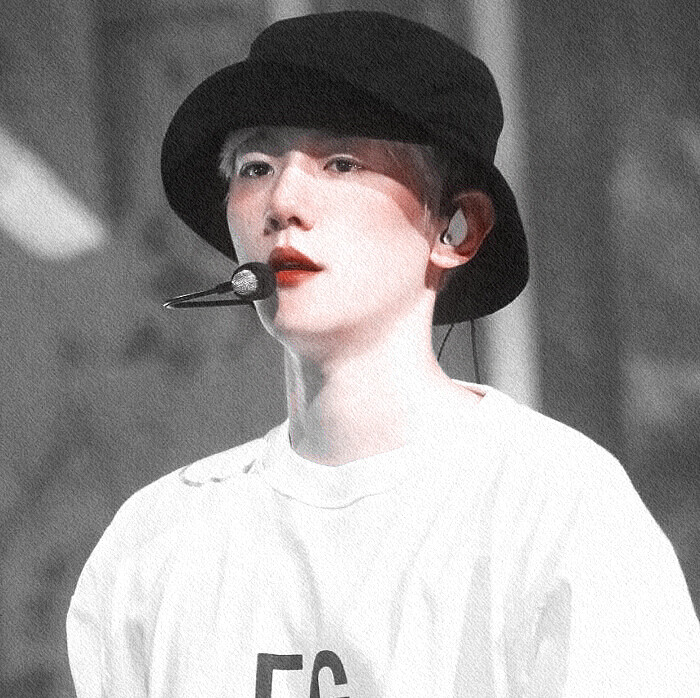 
_他躺在她最爱的威士忌里 像贪恋情人温暖的怀抱
原截暗袂／小贤司警