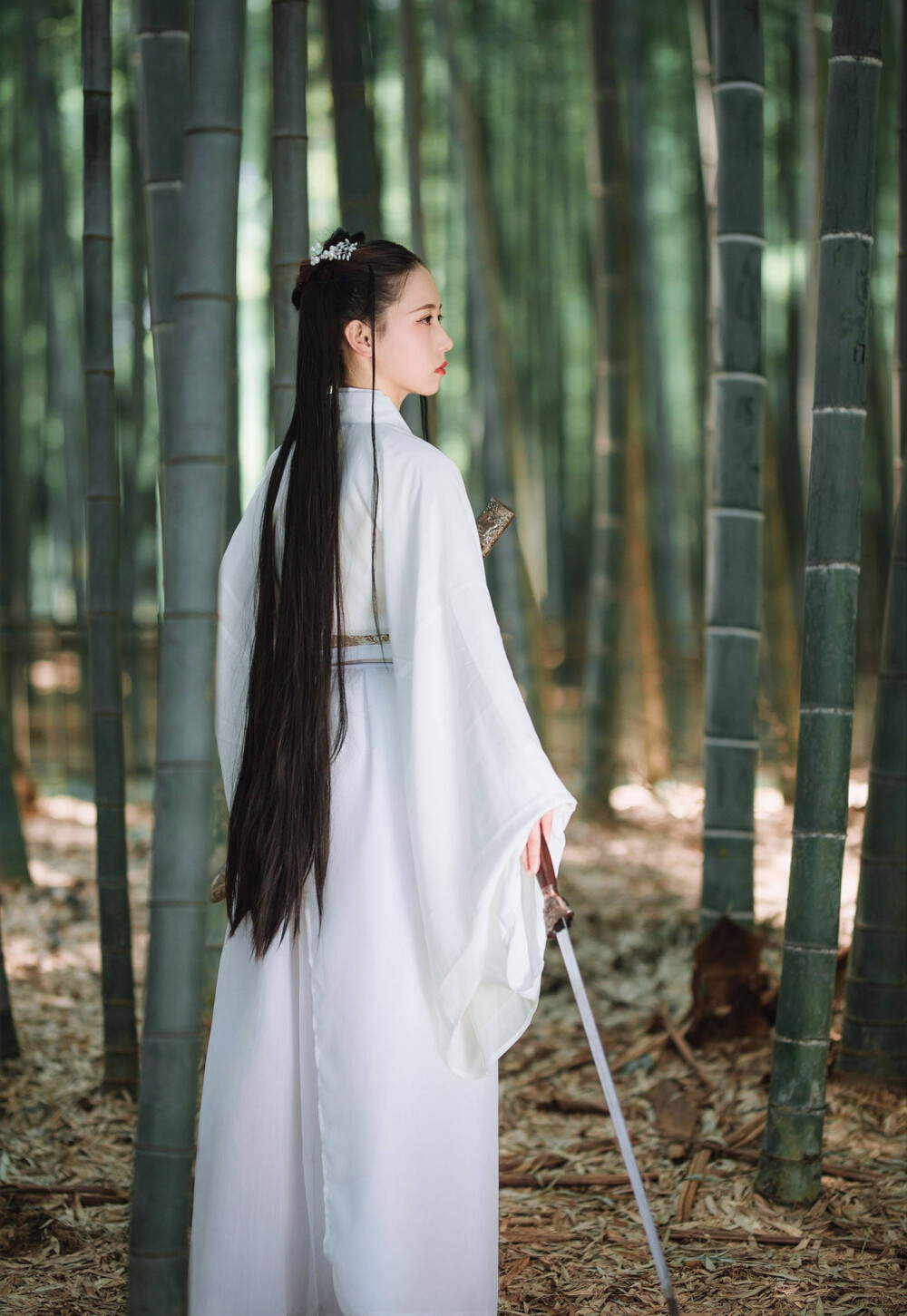 白马秋风塞上.杏花春雨江南。