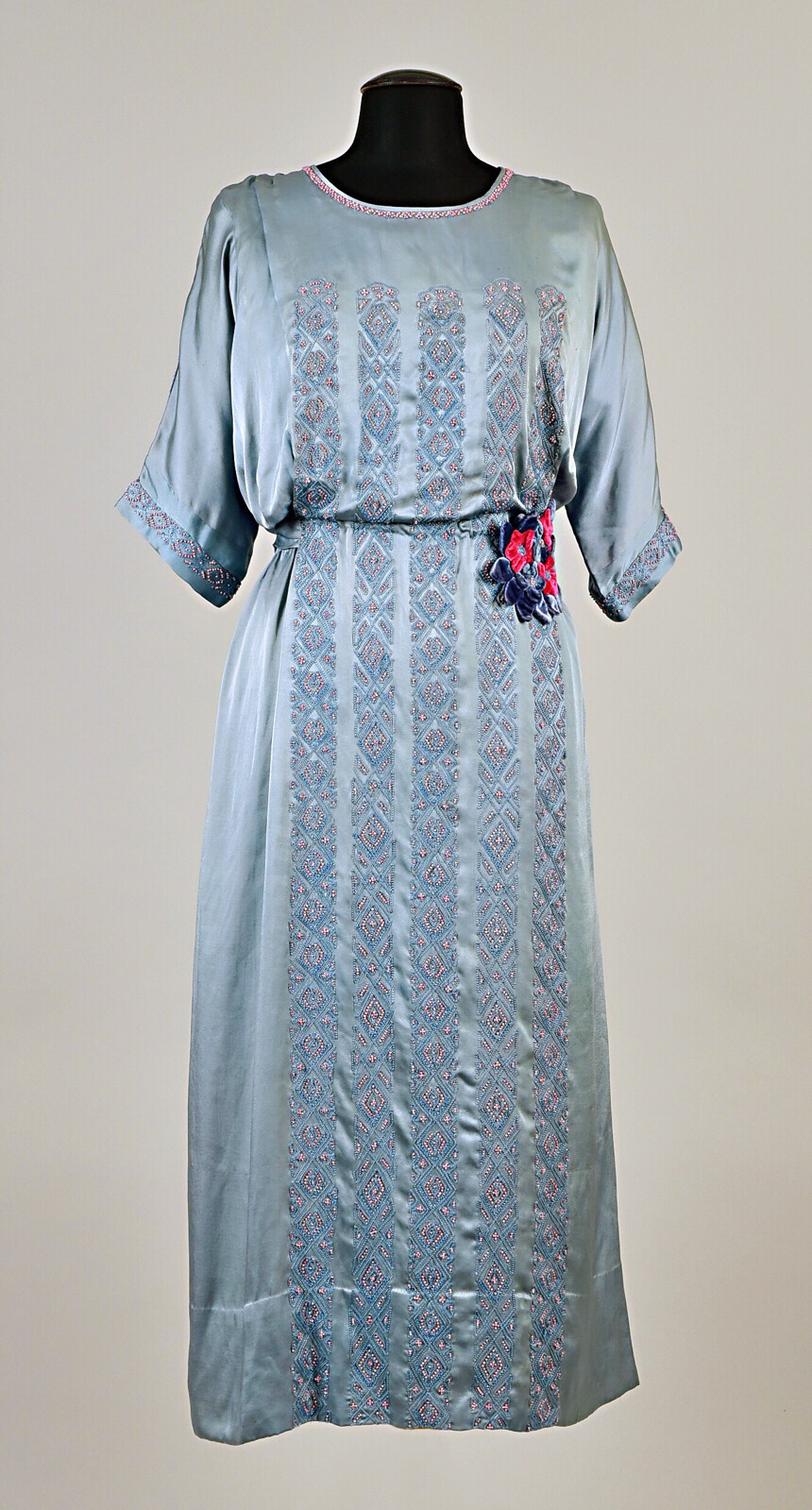 英国国王乔治五世之女玛丽公主(英国女王伊丽莎白二世的姑姑)的裙子