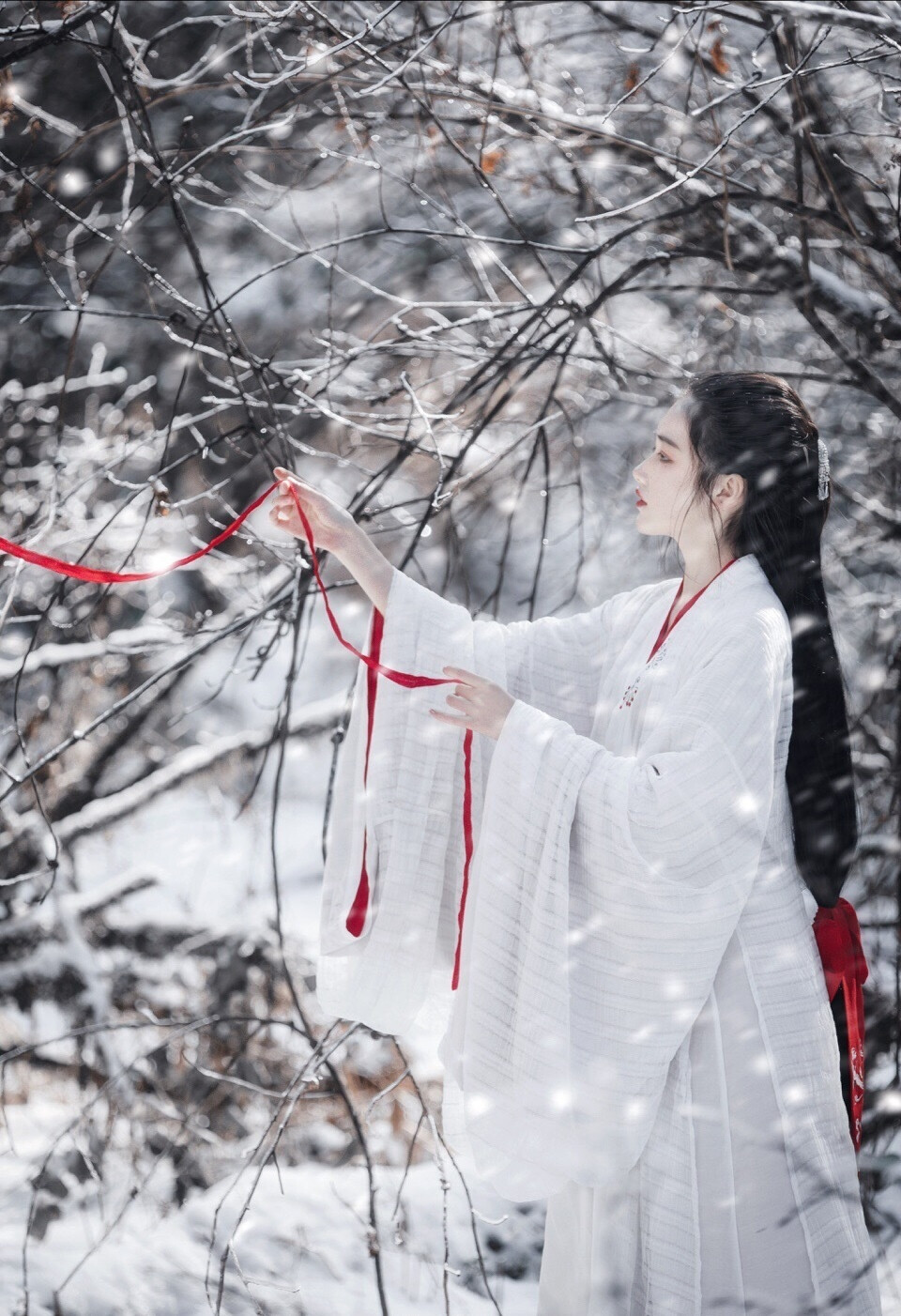 写下一个目标.今年必须完成.再小的好习惯.乘以365天.都会一鸣惊人.你不先对自己狠一点.这社会修理起你来.绝不手软的，其实.你没得选择.扛住、才意味着一切。