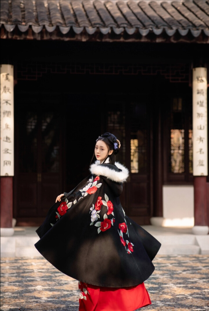 ᴵᶠ ʸᵒᵘ ˢʰᵉᵈ ᵗᵉᵃʳˢ ʷʰᵉⁿ ʸᵒᵘ ᵐⁱᵗʰᵉ ˢᵘⁿ, ʸᵒᵘ ᵃˡˢᵒ ᵐⁱᵗʰᵉ ˢᵗᵃʳˢ.
如果你因失去了太阳而流泪.那么你也失去了群星。