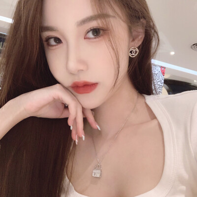 女头
诗梦瑶自截