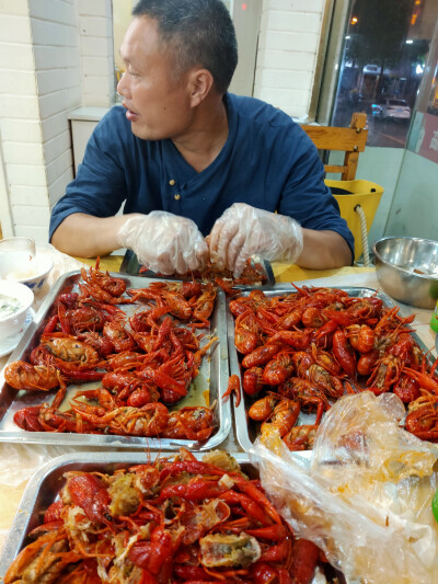 对于吃货来说:没有小龙虾的夏天是个不完整的夏天！