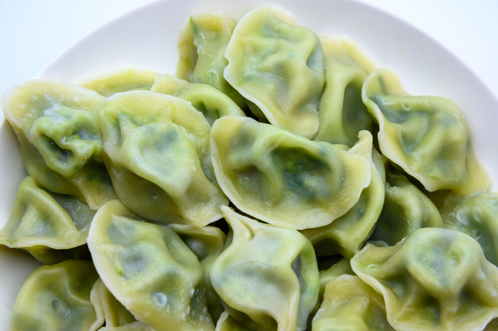 饺子 水饺 煮 熟食 煮饺子 面食 白色瓷盘 白色背景 调料 馅料 肉馅 菜馅 瓷盘 圆形 圆形瓷盘 白色 静物 概念 艺术 食品 中国 排列 特写 团圆饭 饮食 中国菜 美味 主食 春节 年夜饭 摄影 生活方式 中国文化 传统节日 庆典 健康食物 状态 塞满了的 中国元素 饮食文化 传统食物
