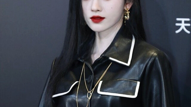 “他抗下风雨 先你一步成长 然后来宠你 他真的好喜欢你”
女主橙光素材二转宋漪