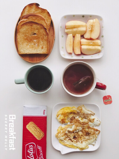 早～
连续下雨天
向日葵想要小太阳
M牌早餐
吐司完全就是
不太会做料理的人的
超级好帮手
她给我泡了红茶耶