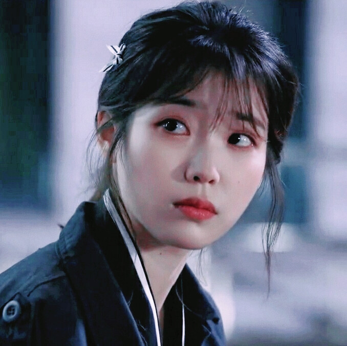 我还是很喜欢你像花朵在枝头尽情绽放不问飘零