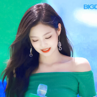 Jennie/cr:易怡
/