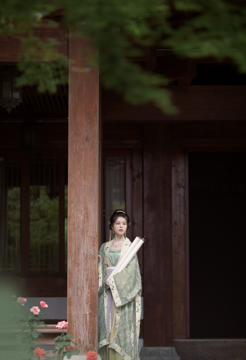 怀吉有光才有影子.光没了.影子也灭了。