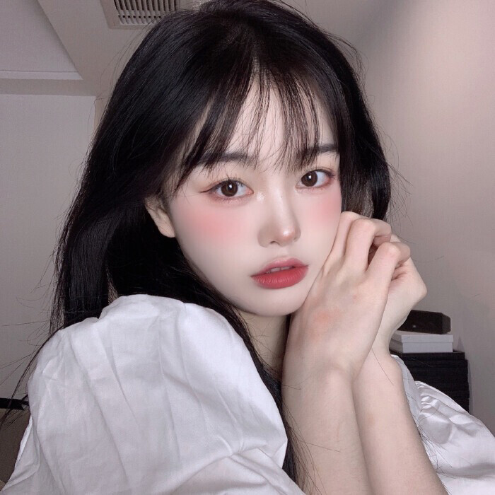 大概每天一个人回家看到空荡荡的房间才发现自己是孤独的但是长大就是