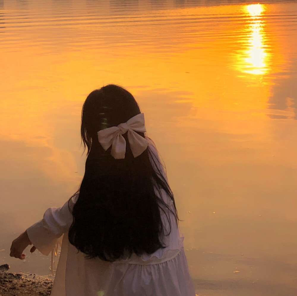 
· 你 是 落 日 弥 漫 的 橘·
女头