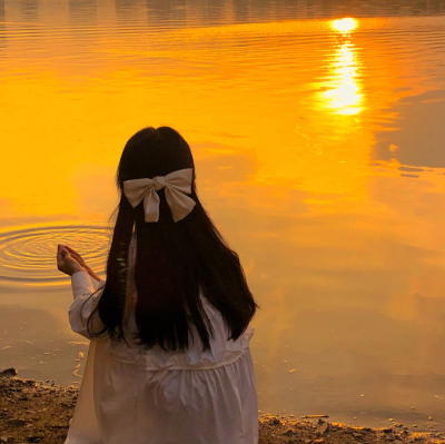 
· 你 是 落 日 弥 漫 的 橘·
女头