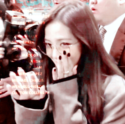 -JISOO
“生活本来就是马不停蹄的相遇和错过”
-©®宋池遇
