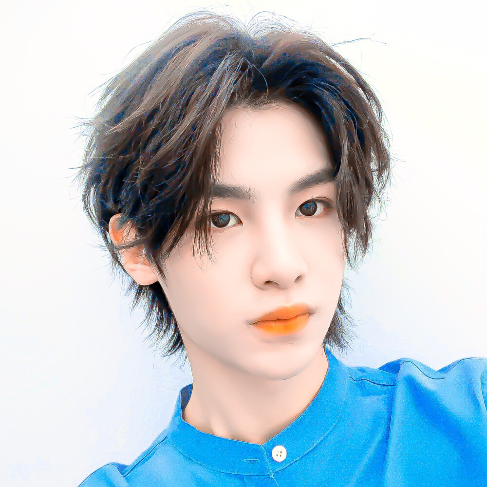  JUSTIN黄明昊 #
二传标注 © 小野芥子 ：
抱图看简介 #
