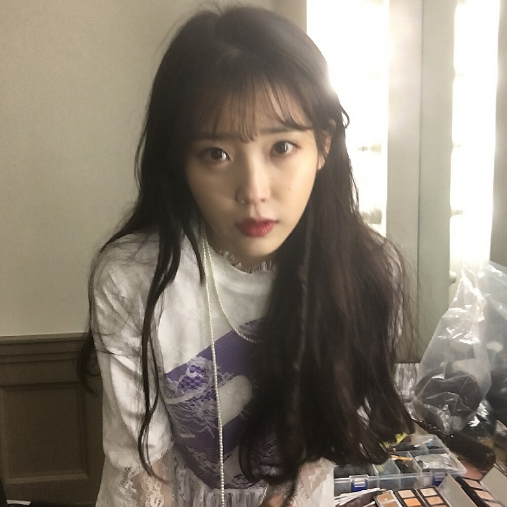 IU × 自拍册