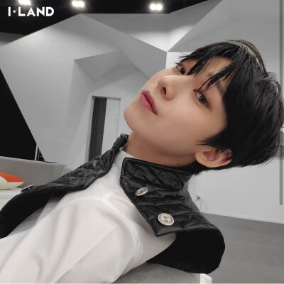 金善宇SUNWOO
cr.I-LAND官网