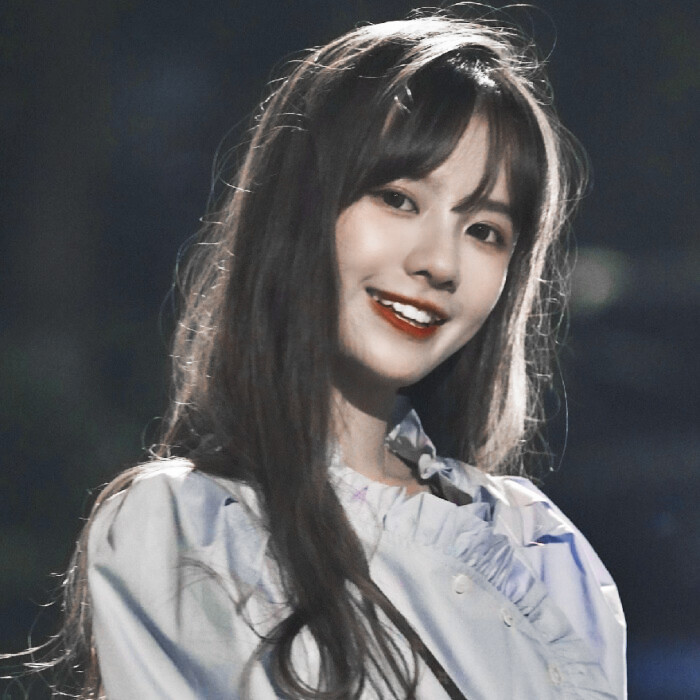 一把伞两个人我也觉得拥挤