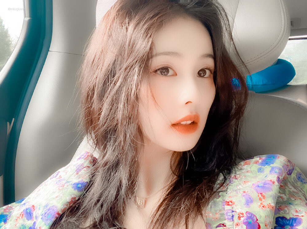 白鹿
cr.沐子奶罐-