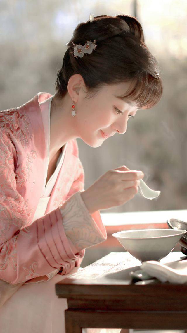 赵丽颖角色壁纸｜楚乔传｜美团广告｜剑侠情缘｜知否｜花千骨｜蜀山战纪｜我和你的倾城时光
金鹰奖 - 观众最喜爱女演员，希望大家投赵丽颖一票，谢谢啦