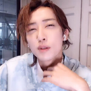 畅哥表情包
自截无字
一粉顶十黑

有些人仗着自己长得好看就一点都不注意表情管理（狗头保命）