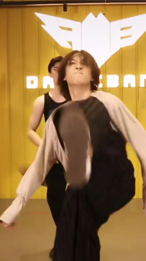 畅哥表情包
自截无字
一粉顶十黑

有些人仗着自己长得好看就一点都不注意表情管理（狗头保命）